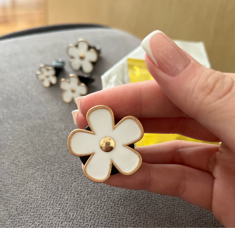 DaisyFlora: Flower Car Vent Accessory