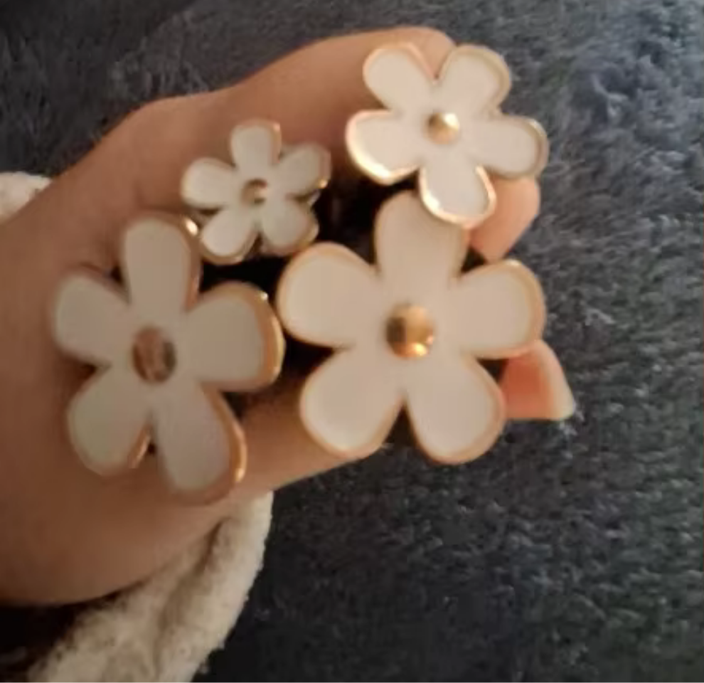 DaisyFlora: Flower Car Vent Accessory