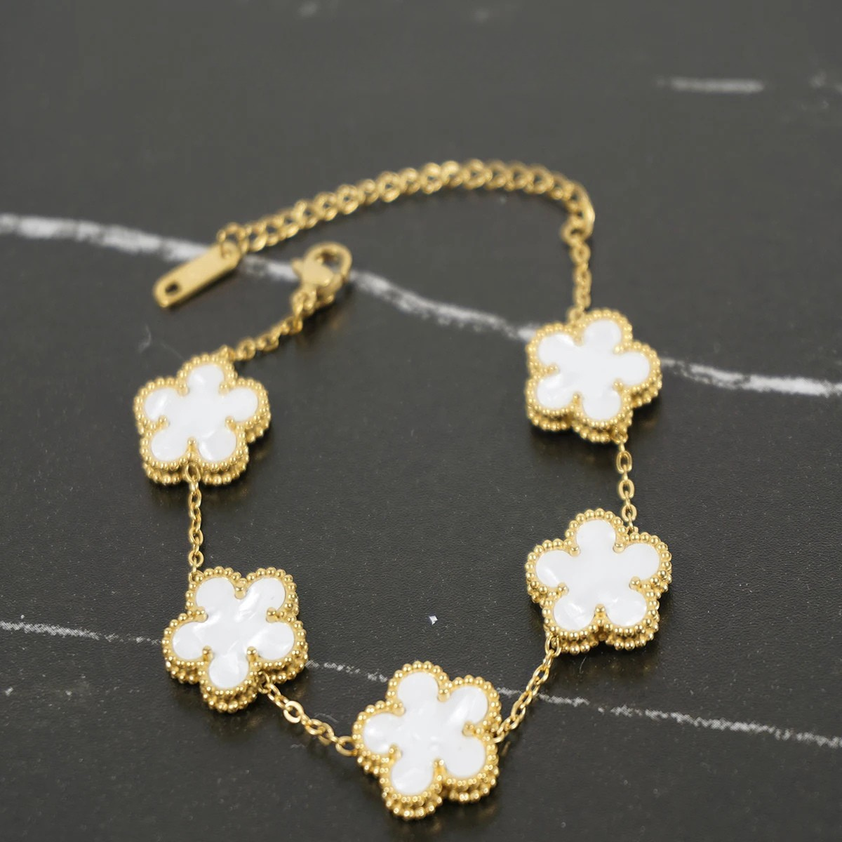 LuxeFlower: Elegant Gold-Plated Chain Bracelet