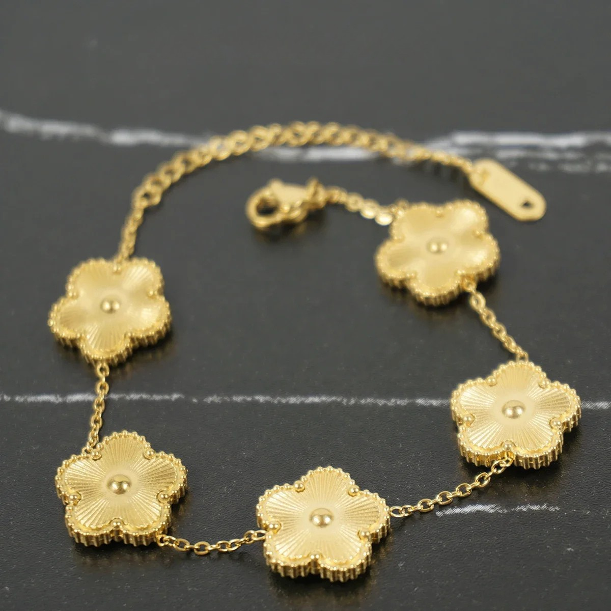 LuxeFlower: Elegant Gold-Plated Chain Bracelet