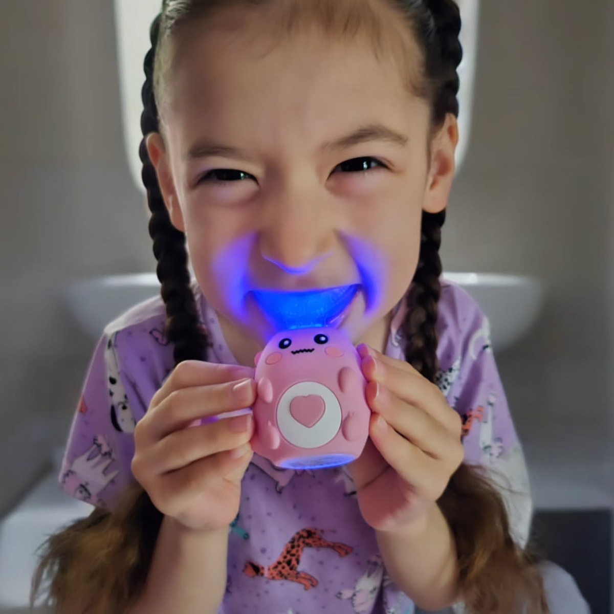 Toothy Time Brush: Sparkling Smiles Made Simple, The U-Shaped Electric Toothbrush for Kids