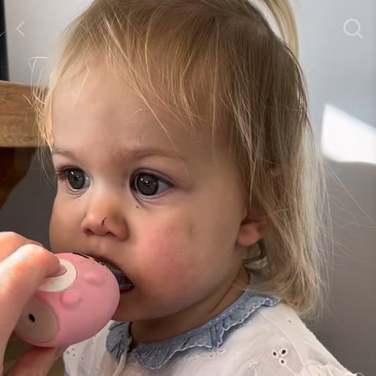 Toothy Time Brush: Sparkling Smiles Made Simple, The U-Shaped Electric Toothbrush for Kids
