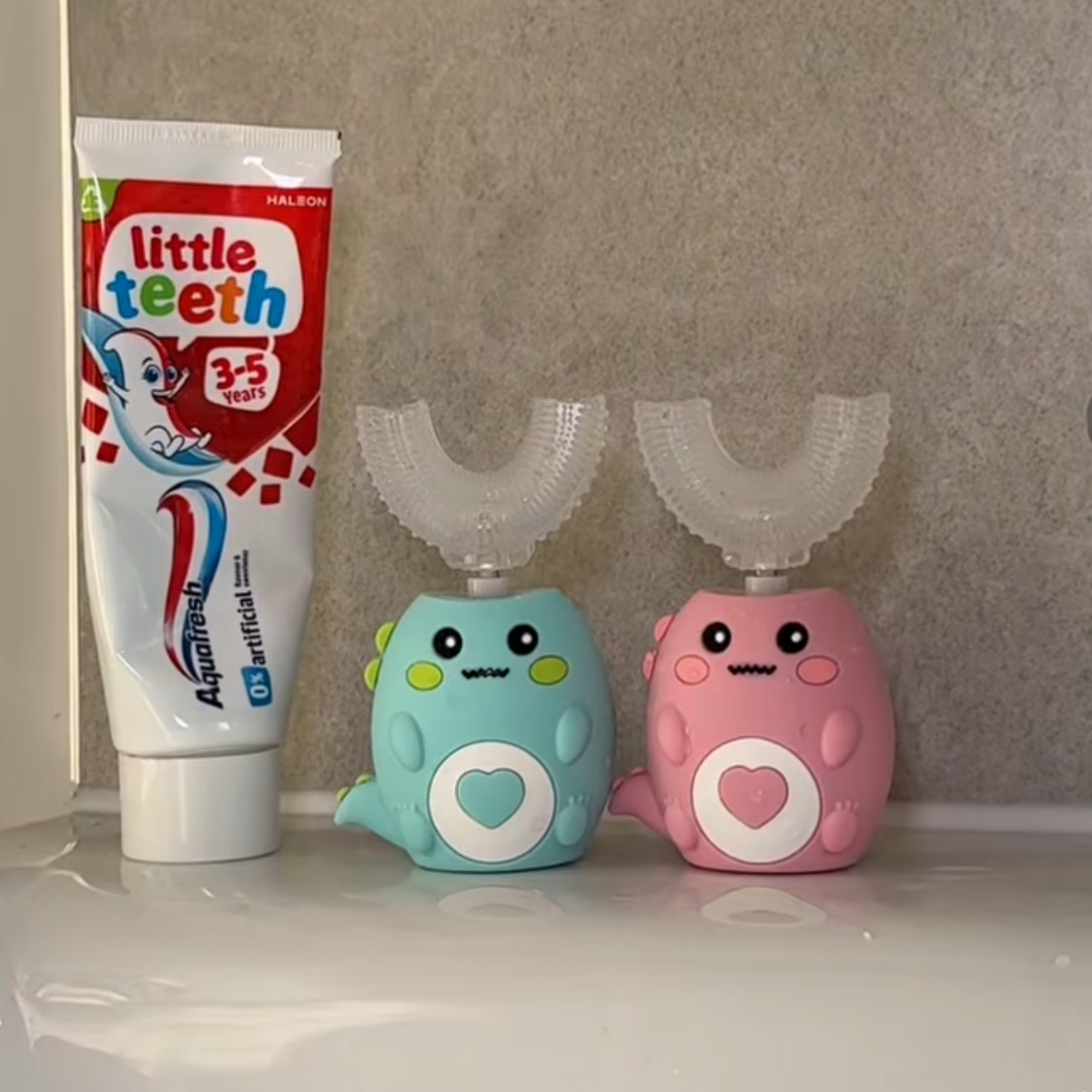 Toothy Time Brush: Sparkling Smiles Made Simple, The U-Shaped Electric Toothbrush for Kids