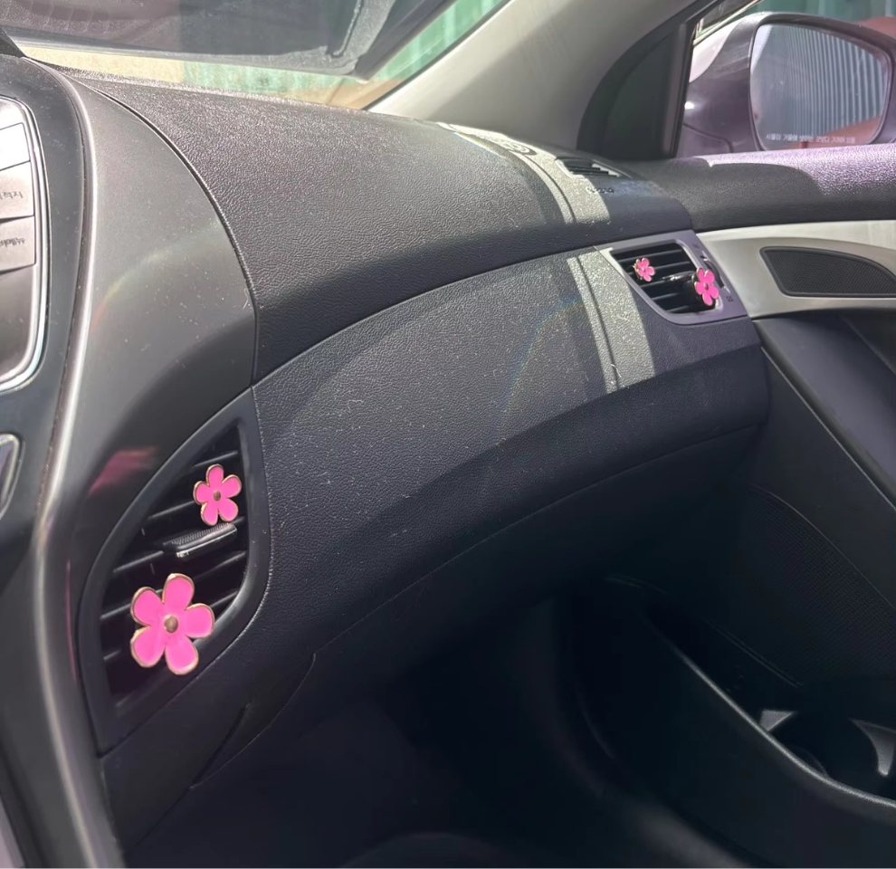 DaisyFlora: Flower Car Vent Accessory
