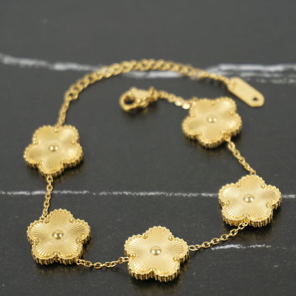 LuxeFlower: Elegant Gold-Plated Chain Bracelet