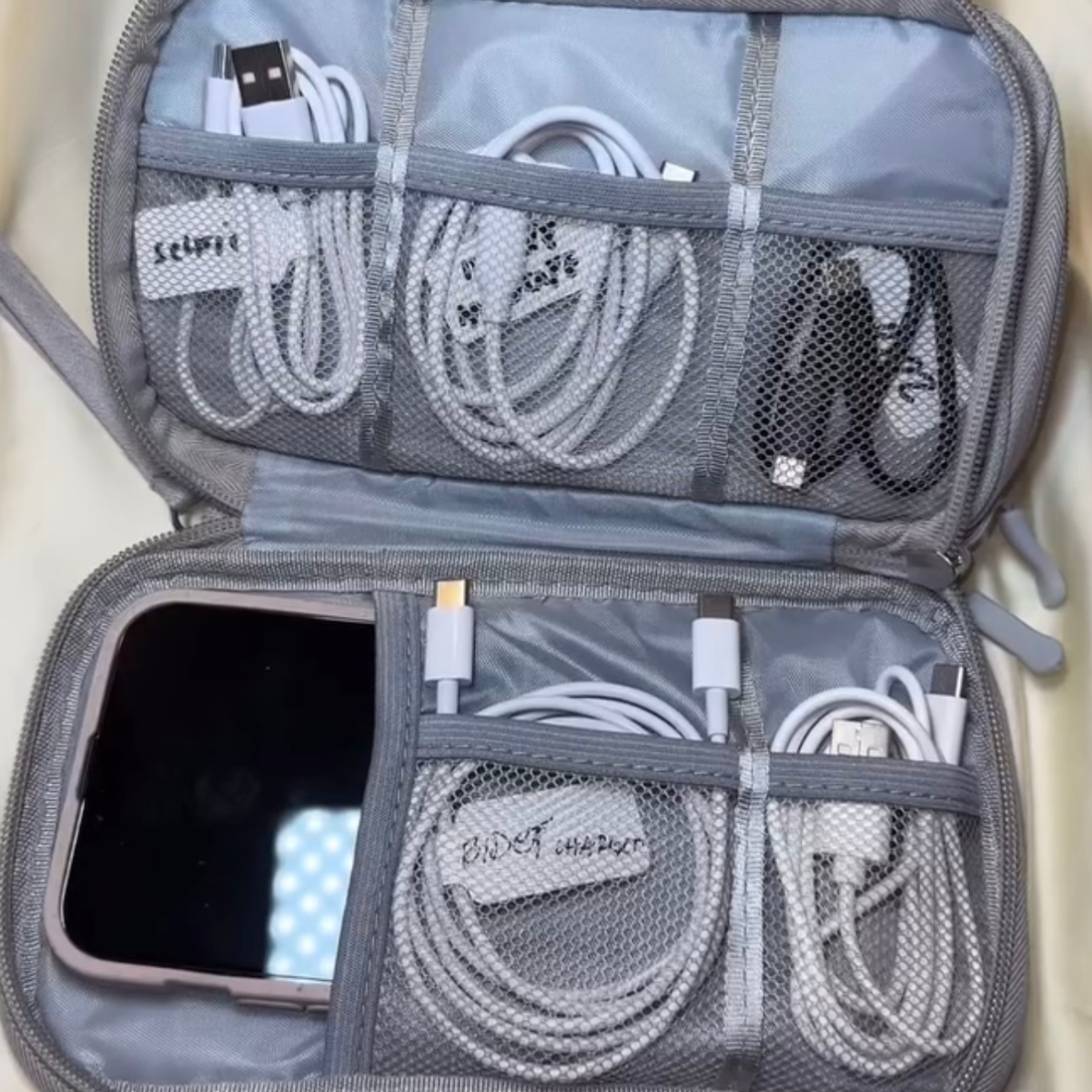 Tidy Tech Pouch – Your Commute, Clutter-Free